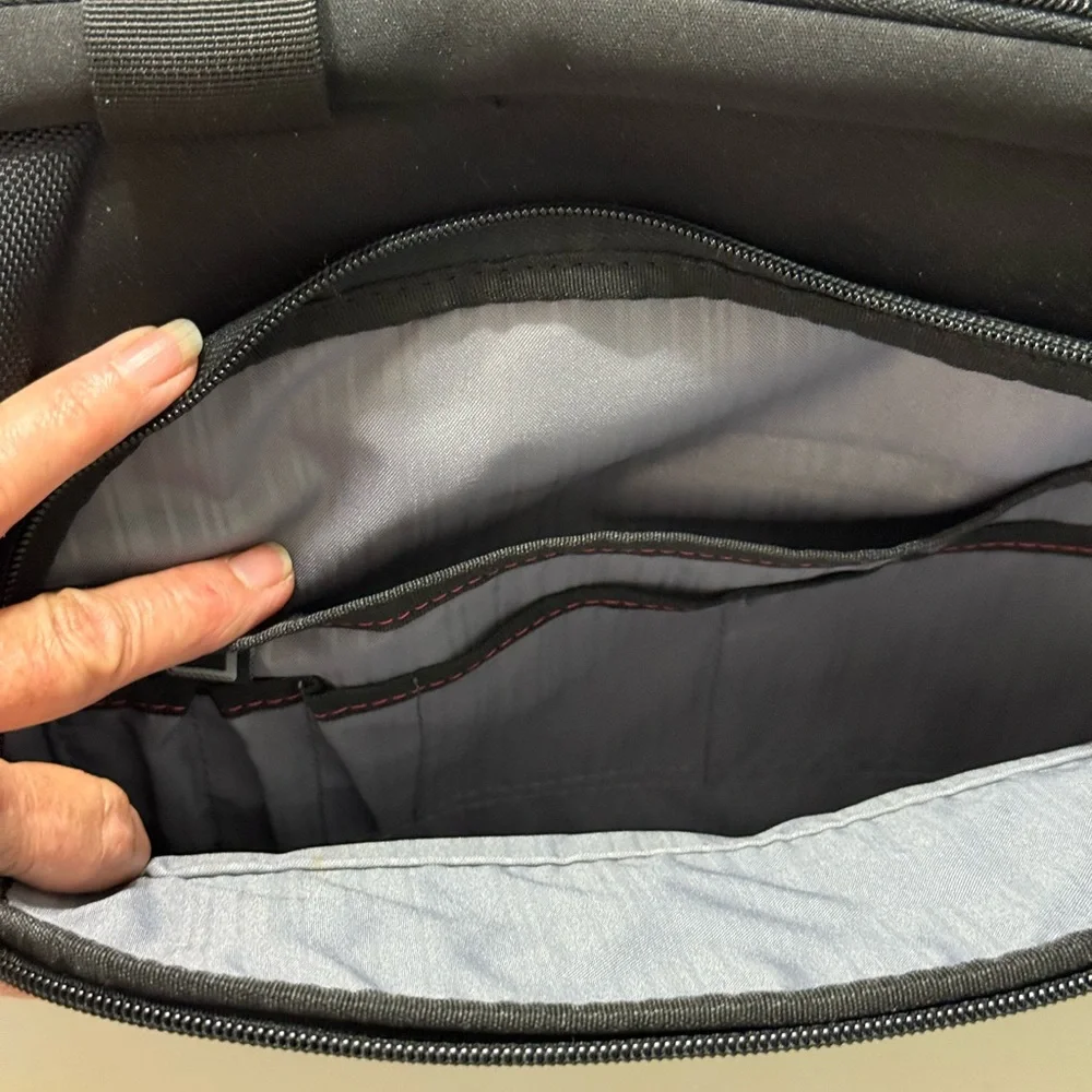 Samsonite laptop carry case w/adj straps un-used blk